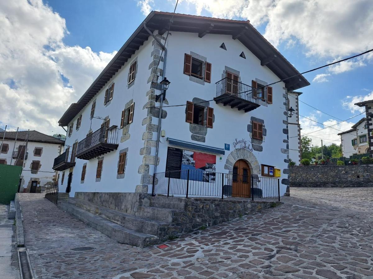 Posada De Oitz Ойс Экстерьер фото