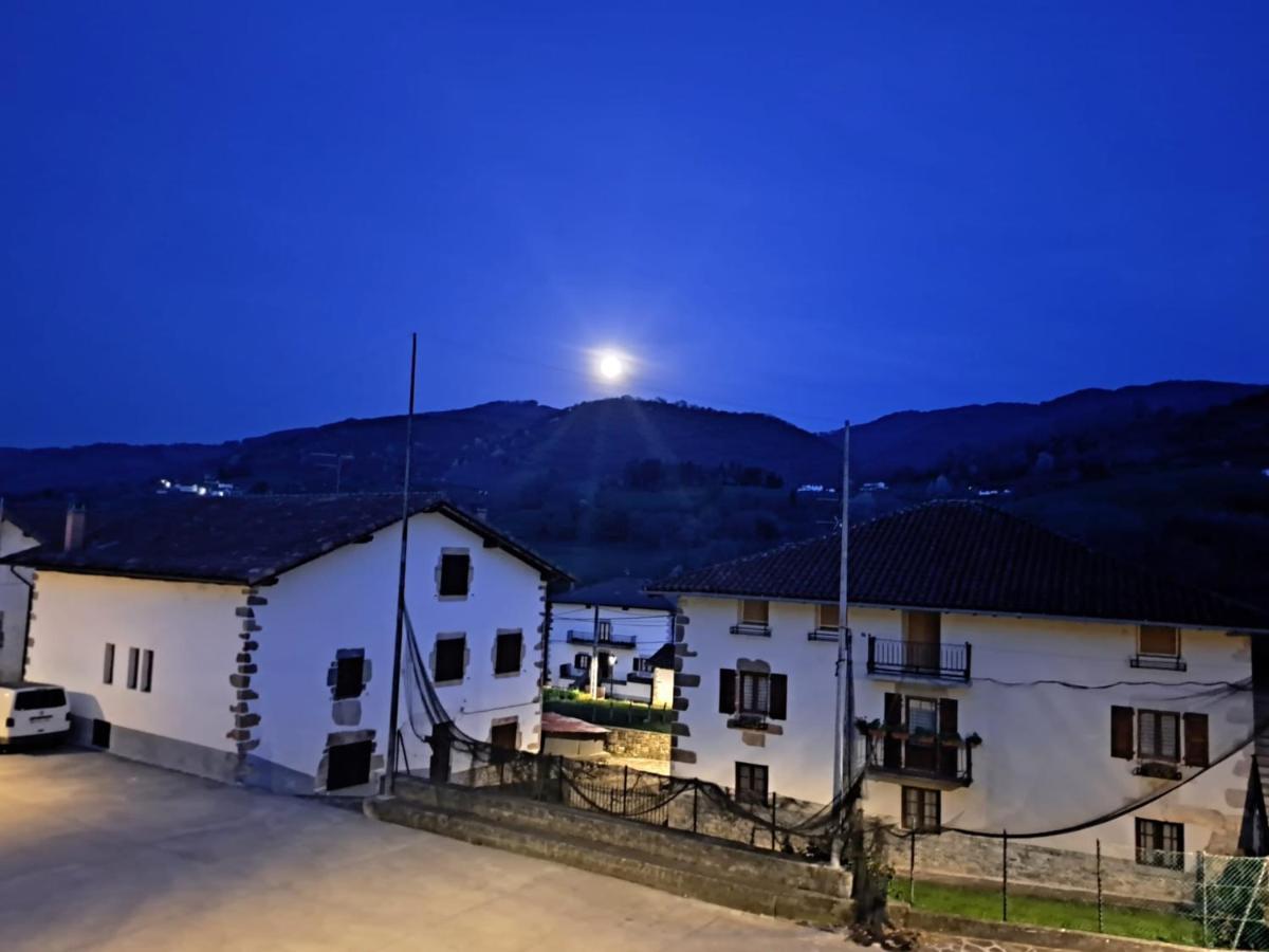Posada De Oitz Ойс Экстерьер фото